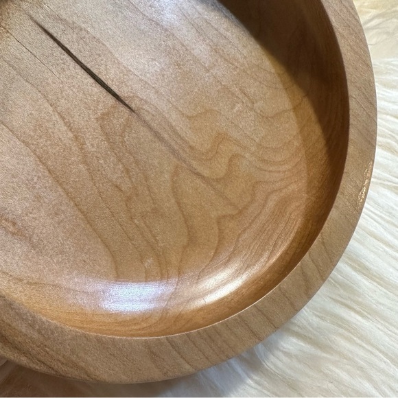 Handcrafted sugar maple shallow bowl - Picture 8 of 8